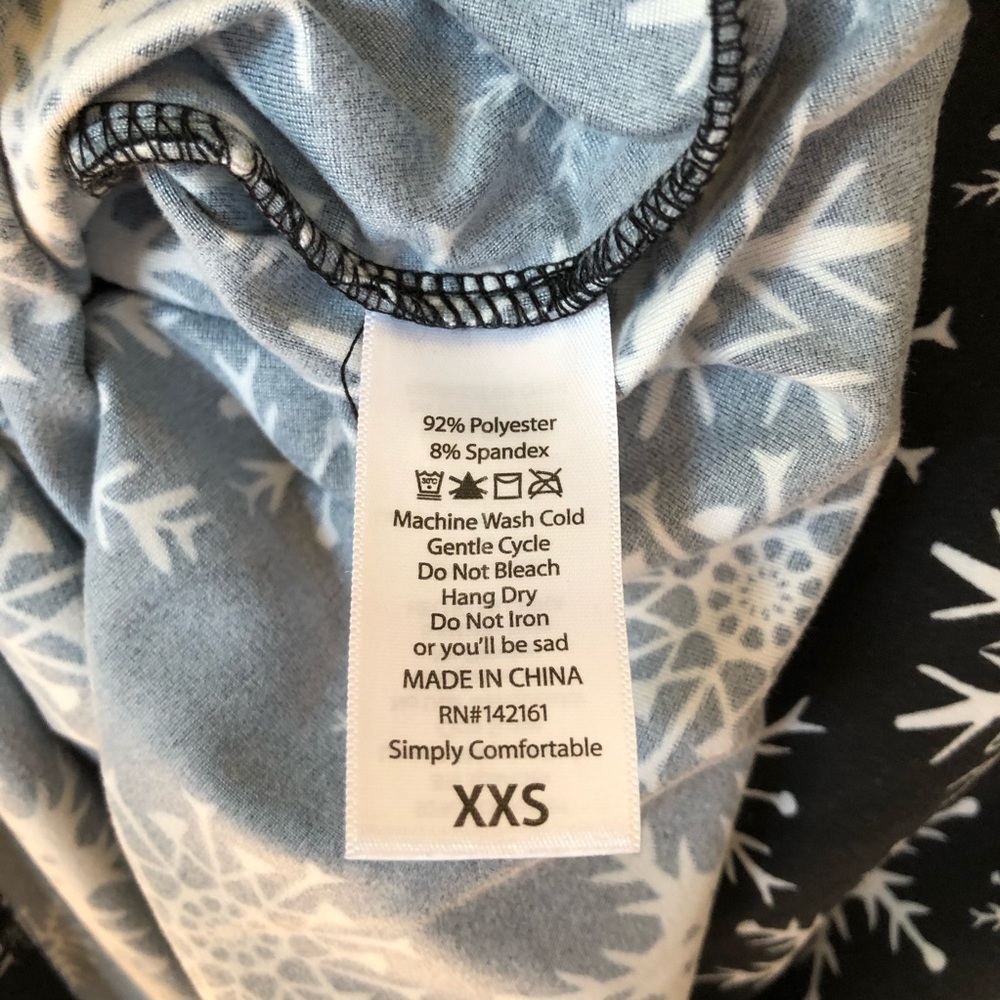 LuLaRoe Snowflake Top - Picture 6 of 13